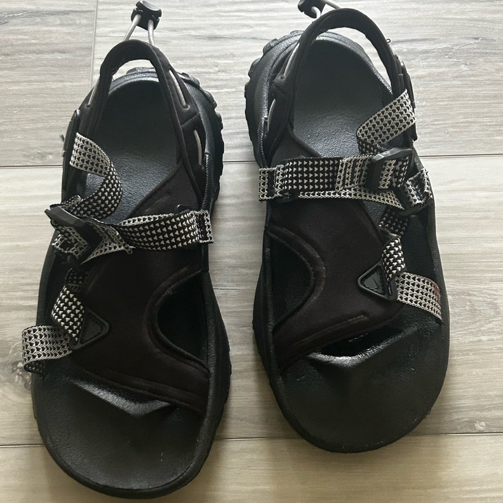 Nike Oneonta Trail Sandals Black and White
